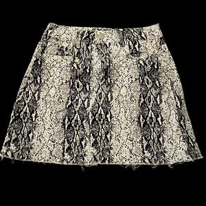 Black & White snake skin print skirt (Large)